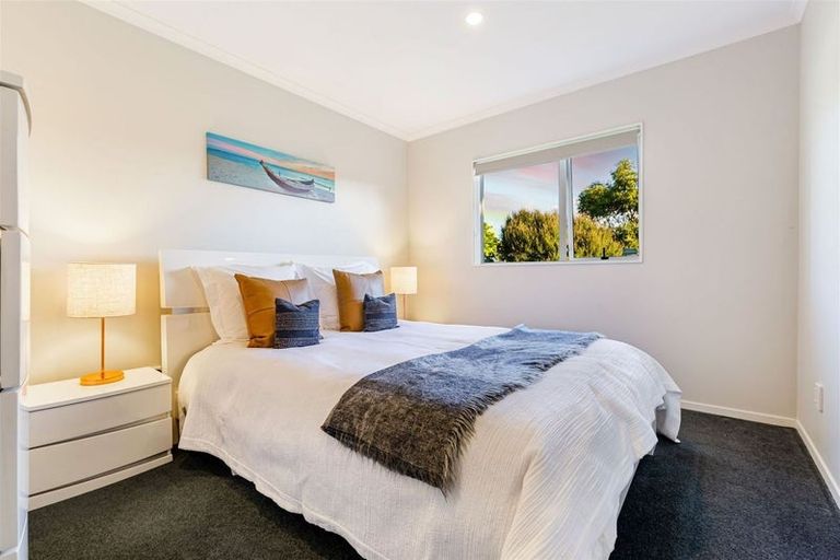Photo of property in 14 Nirmal Place, Sunnyvale, Auckland, 0612