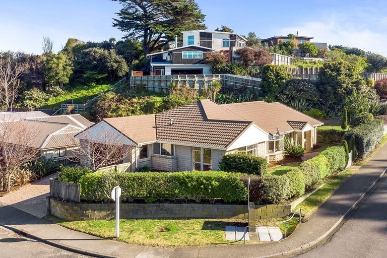 Photo of property in 10 Tiromoana Road, Raumati South, Paraparaumu, 5032