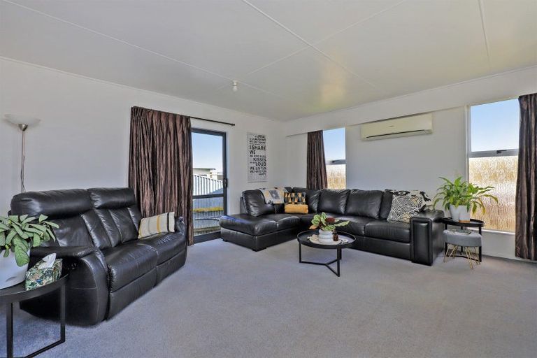 Photo of property in 15 Cooke Place, Taradale, Napier, 4112