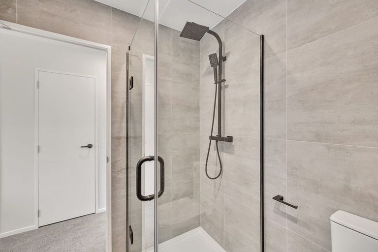 Photo of property in 25c Lavery Place, Sunnynook, Auckland, 0632