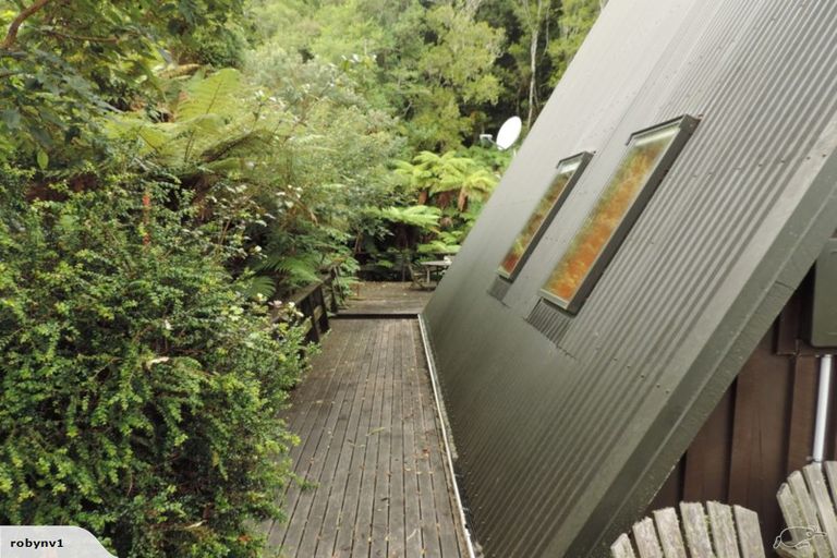 Photo of property in 45 Lake View Terrace, Moana, 7875