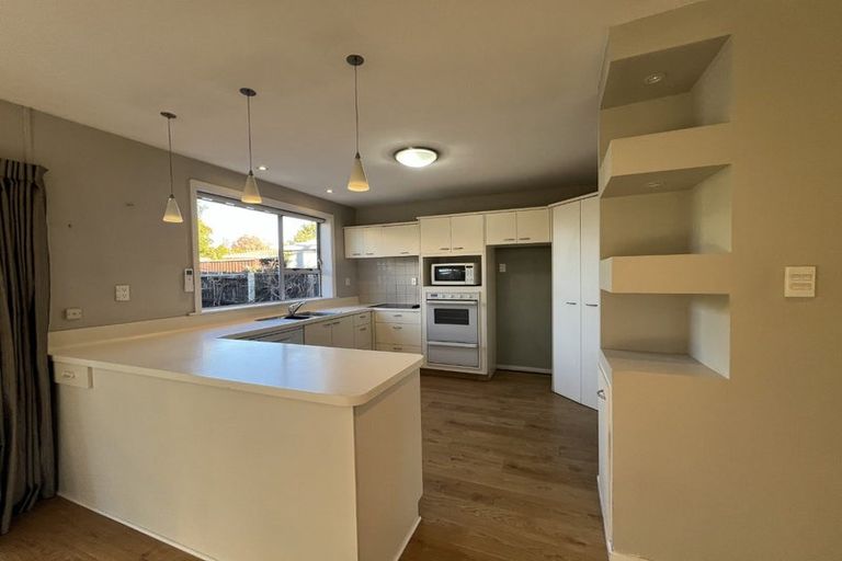 Photo of property in 11 Camberwell Place, Avonhead, Christchurch, 8042