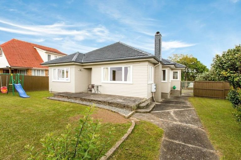 Photo of property in 4164 Great North Road, Glendene, Auckland, 0602