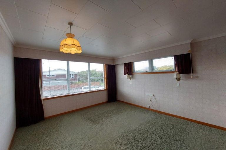 Photo of property in 2 Onslow Place, Merrilands, New Plymouth, 4312