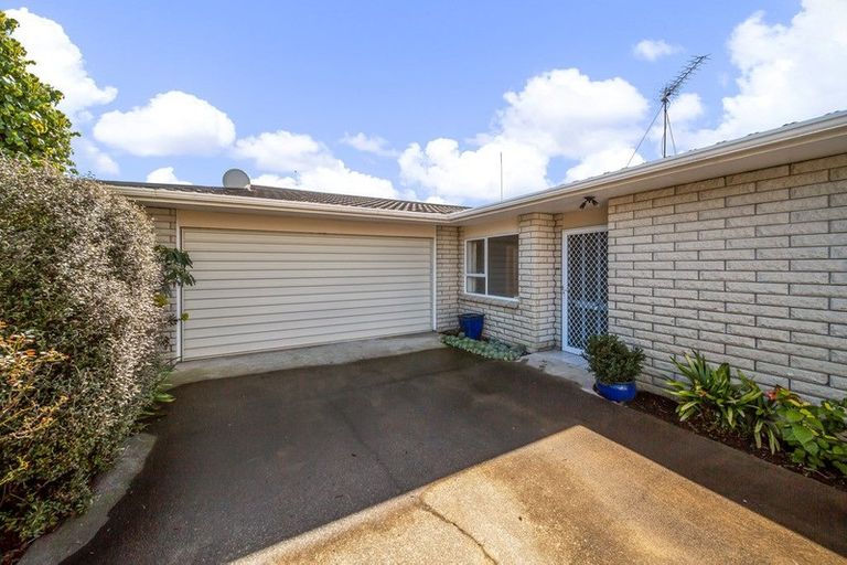 Photo of property in 4 Massey Street, Westown, New Plymouth, 4310