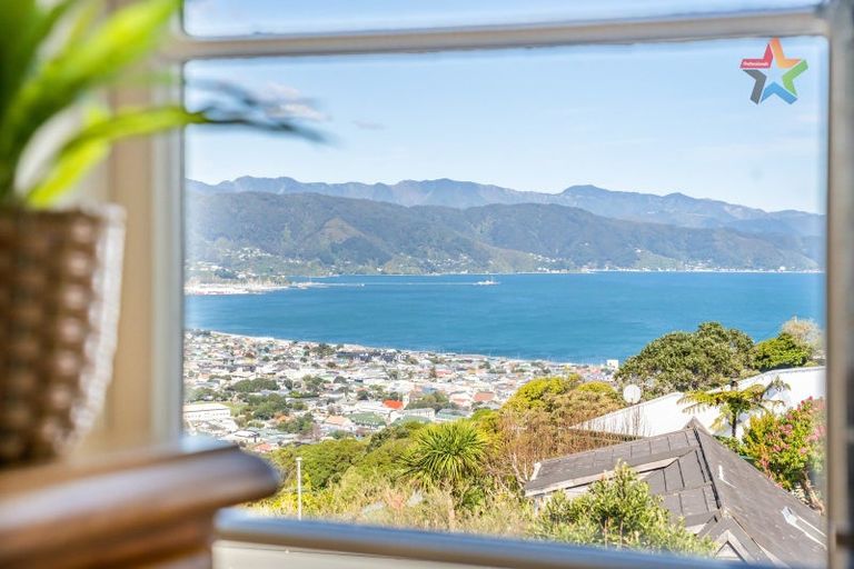 Photo of property in 4 Akatea Road, Korokoro, Lower Hutt, 5012