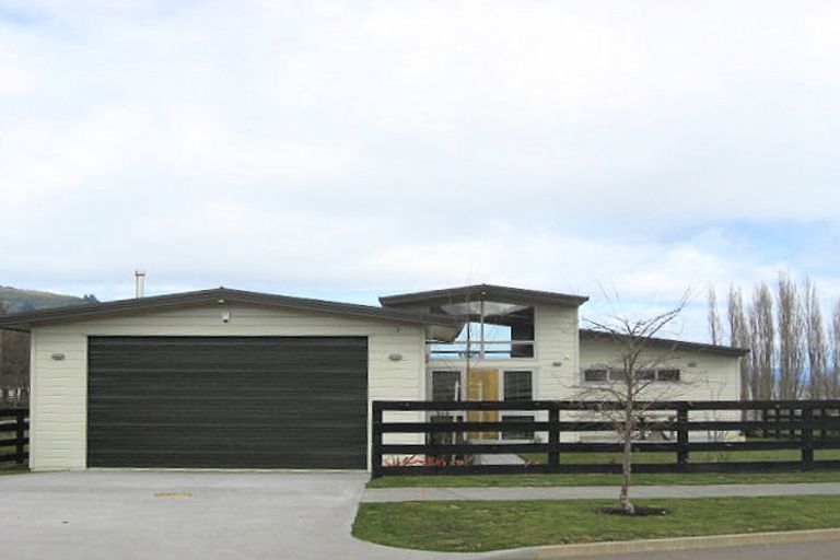 Photo of property in 151 Lisland Drive, Kinloch, Taupo, 3377