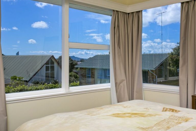 Photo of property in 2/13 Liston Street, Northcote, Auckland, 0627