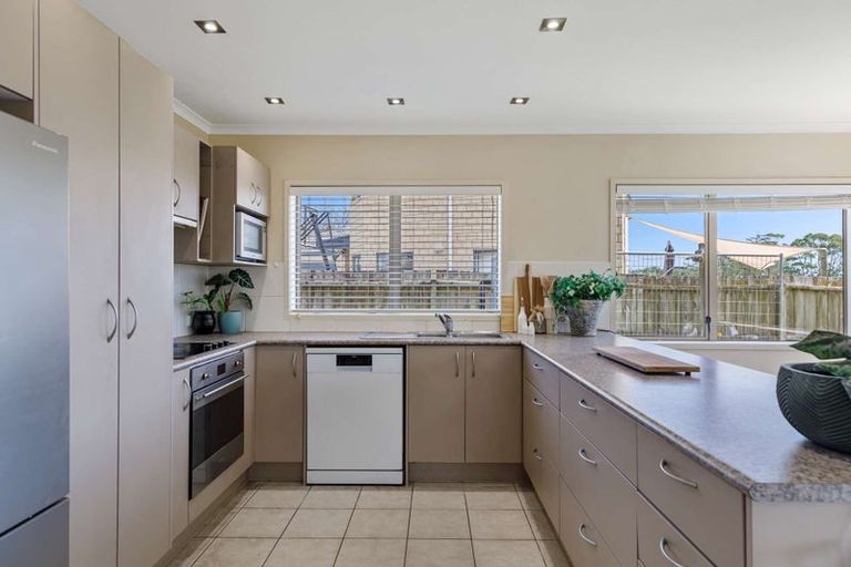 Photo of property in 34 Aitkenhead Court, Parakai, 0830