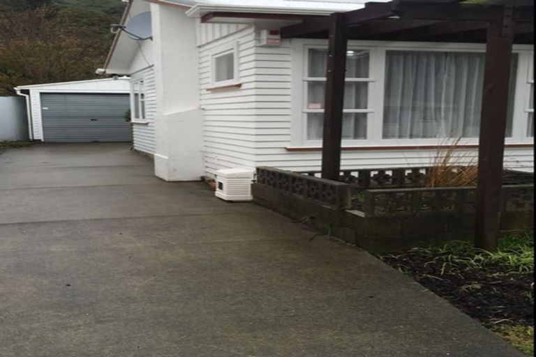 Photo of property in 71 Peel Place, Wainuiomata, Lower Hutt, 5014