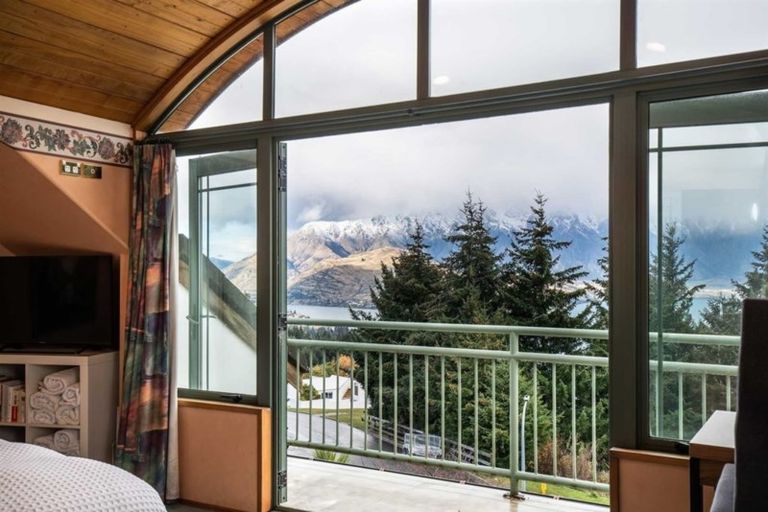 Photo of property in 1b Caples Place, Fernhill, Queenstown, 9300