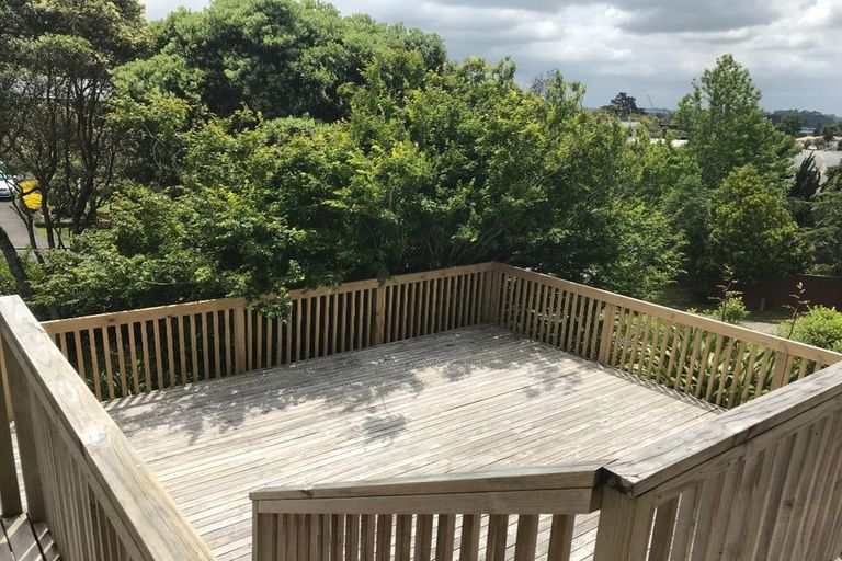 Photo of property in 25 Unsworth Drive, Unsworth Heights, Auckland, 0632