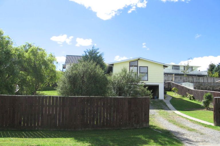 Photo of property in 48 Blueberry Grove, Timberlea, Upper Hutt, 5018