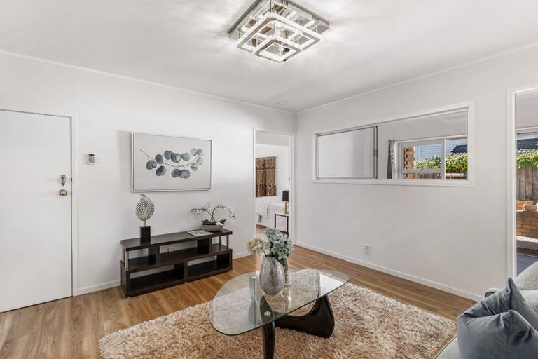 Photo of property in 1/100 Titirangi Road, New Lynn, Auckland, 0600