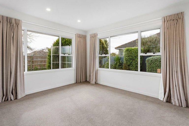 Photo of property in 6 Manor Place, Bryndwr, Christchurch, 8053