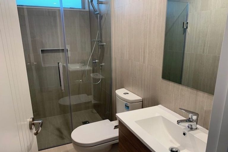 Photo of property in 8a Regency Place, Sunnynook, Auckland, 0632