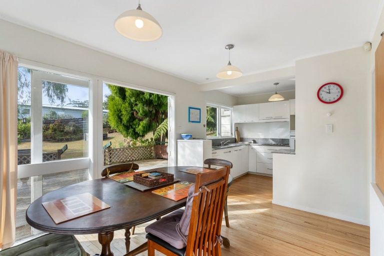 Photo of property in 257 East Coast Road, Mairangi Bay, Auckland, 0630