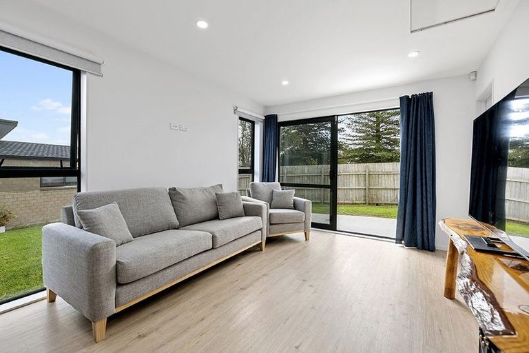 Photo of property in 16 Taupata Lane, Helensville, 0800