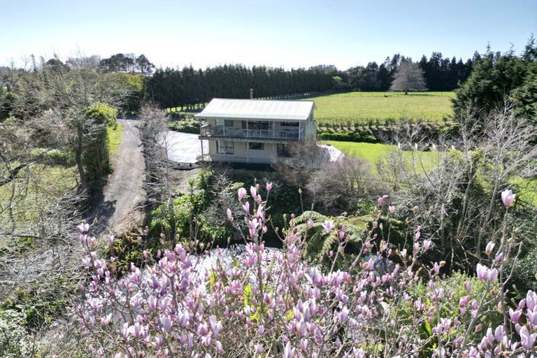 Photo of property in 172 Paraite Road, Paraite, New Plymouth, 4373