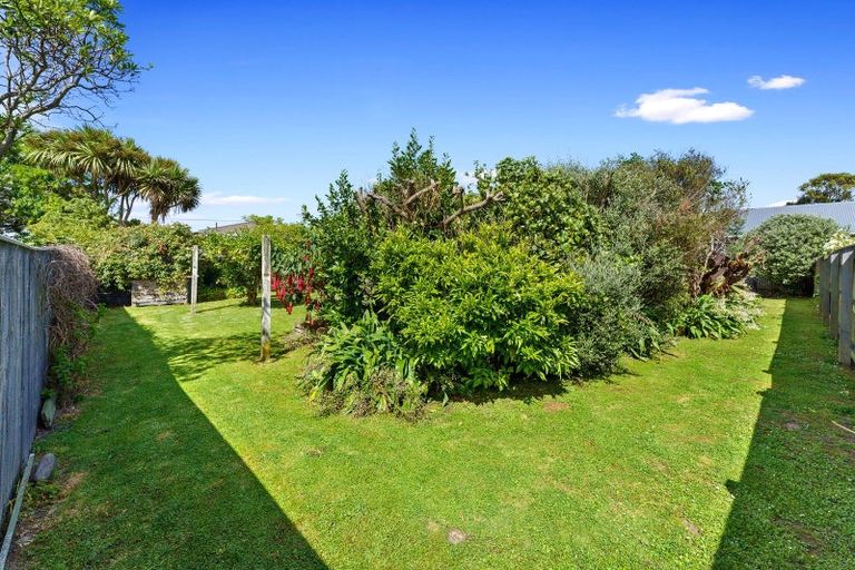 Photo of property in 32 Kiharoa Street, Otaki Beach, Otaki, 5512
