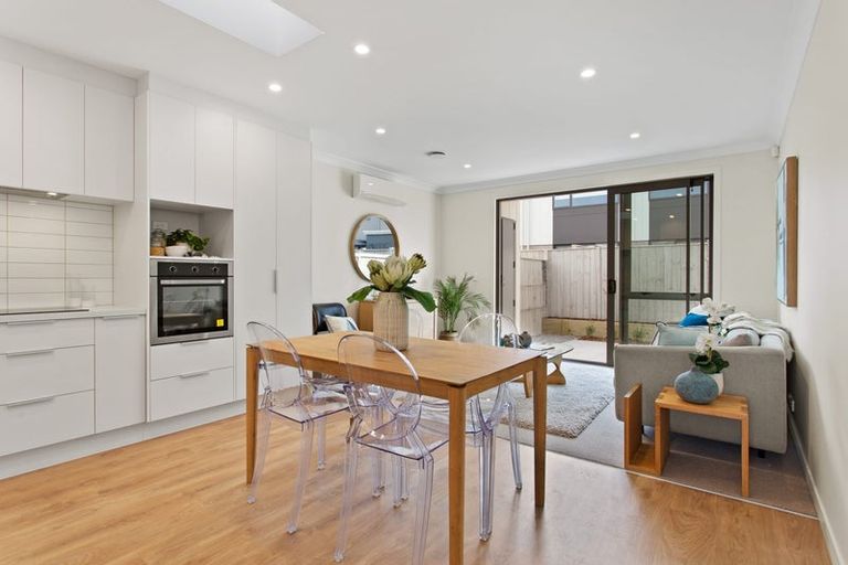 Photo of property in 15 Periko Way, Takanini, 2112