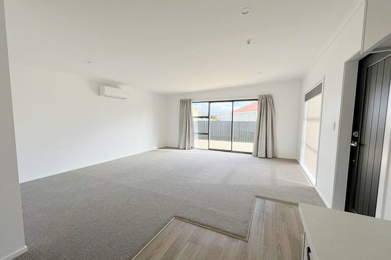 Photo of property in 2/1085 Heaphy Terrace, Hamilton