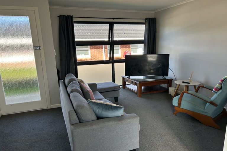 Photo of property in 15 Wainui Avenue, Point Chevalier, Auckland, 1022