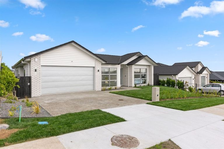 Photo of property in 11 Captain Rings Drive, Papakura, 2110