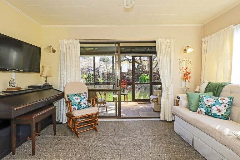 Photo of property in 1a Neeve Place, Taradale, Napier, 4112