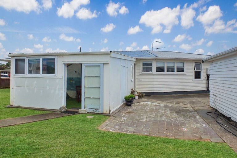 Photo of property in 16 Mark Perreau Place, Foxton, 4814