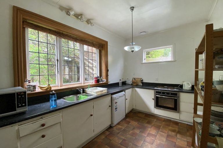 Photo of property in 74 Fairlie Terrace, Kelburn, Wellington, 6021