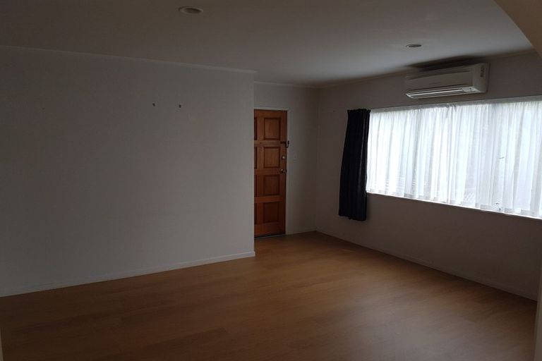 Photo of property in 26 Taioma Crescent, Te Atatu Peninsula, Auckland, 0610