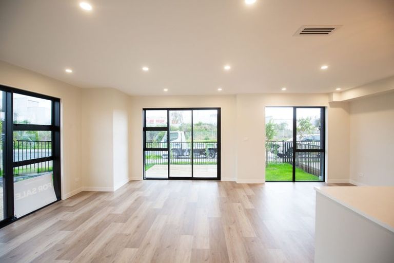 Photo of property in 122 Vintry Drive, Kumeu, 0810