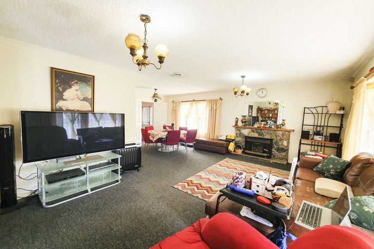 Photo of property in 15 Cargill Street, Papakura, 2110