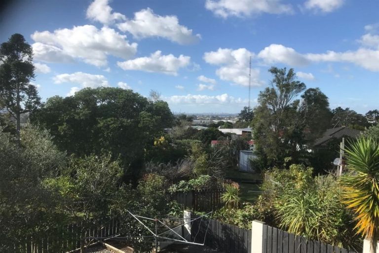Photo of property in 22 Hartley Terrace, Massey, Auckland, 0614