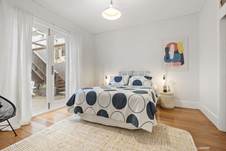 Photo of property in 206 The Esplanade, Island Bay, Wellington, 6023