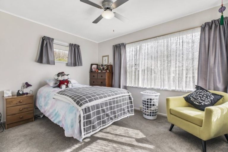 Photo of property in 15 Ashbury Avenue, Silverdale, Hamilton, 3216