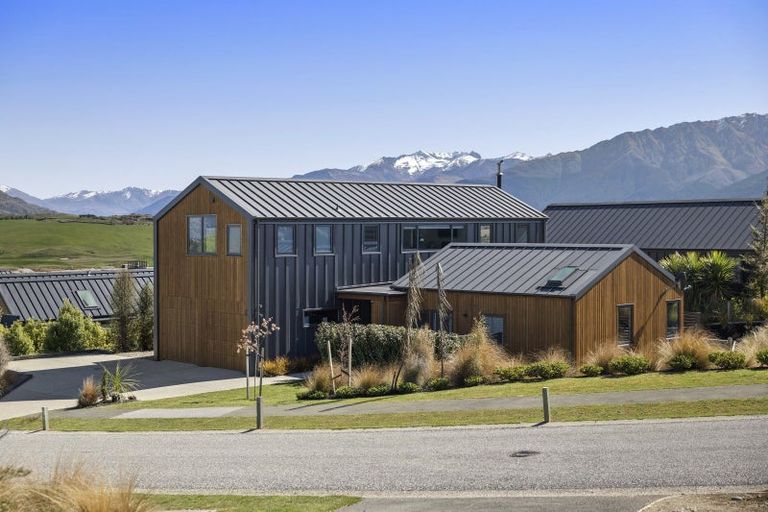Photo of property in 9 Falconer Rise, Jacks Point, Queenstown, 9371