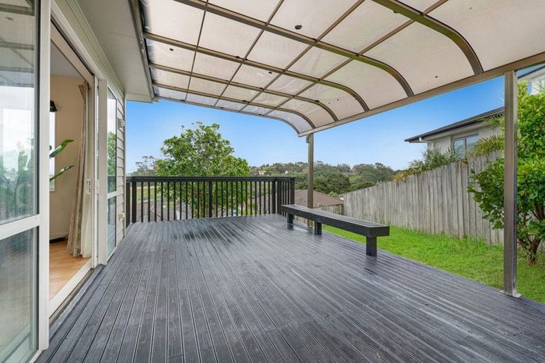 Photo of property in 70 Travis View Drive, Fairview Heights, Auckland, 0632