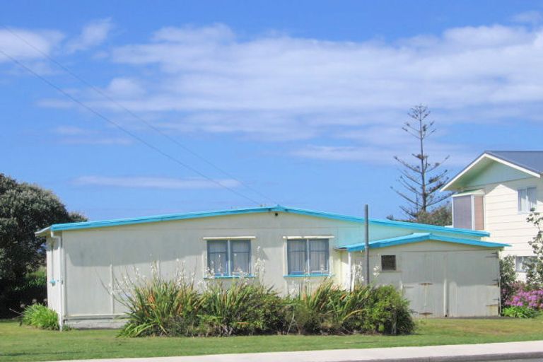 Photo of property in 17 Seaforth Road, Waihi Beach, 3611