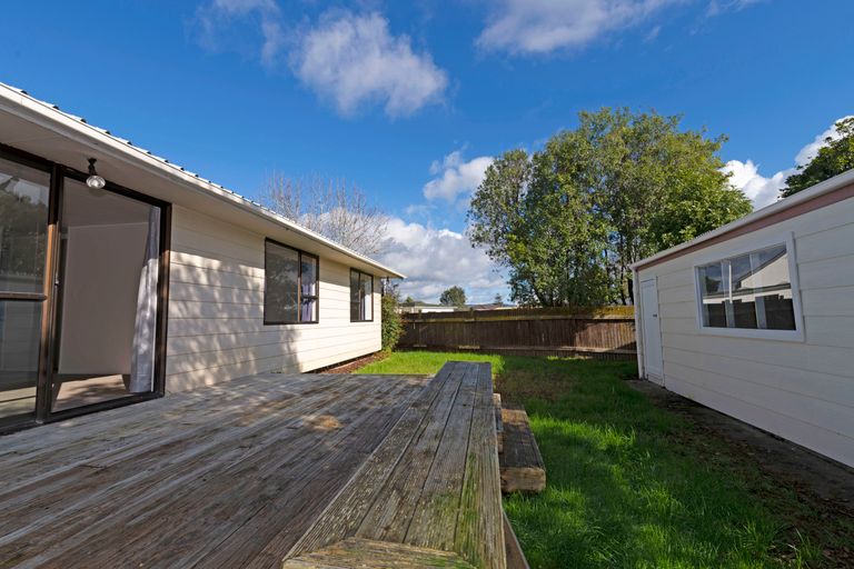 Photo of property in 2/162 Universal Drive, Henderson, Auckland, 0610