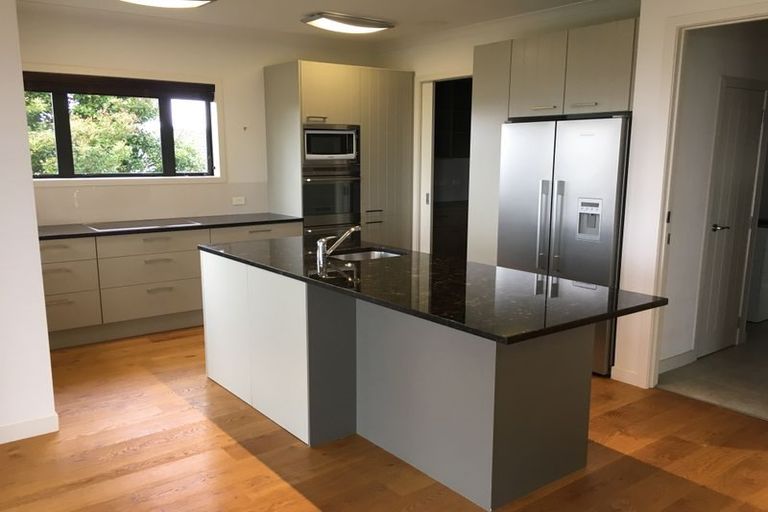 Photo of property in 1a Burford Place, Mellons Bay, Auckland, 2014