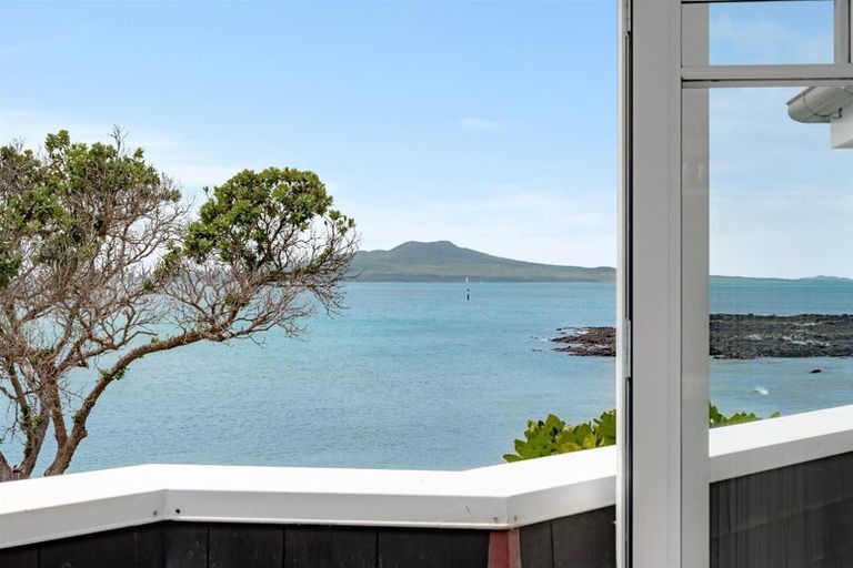 Photo of property in 27 Muritai Road, Milford, Auckland, 0620