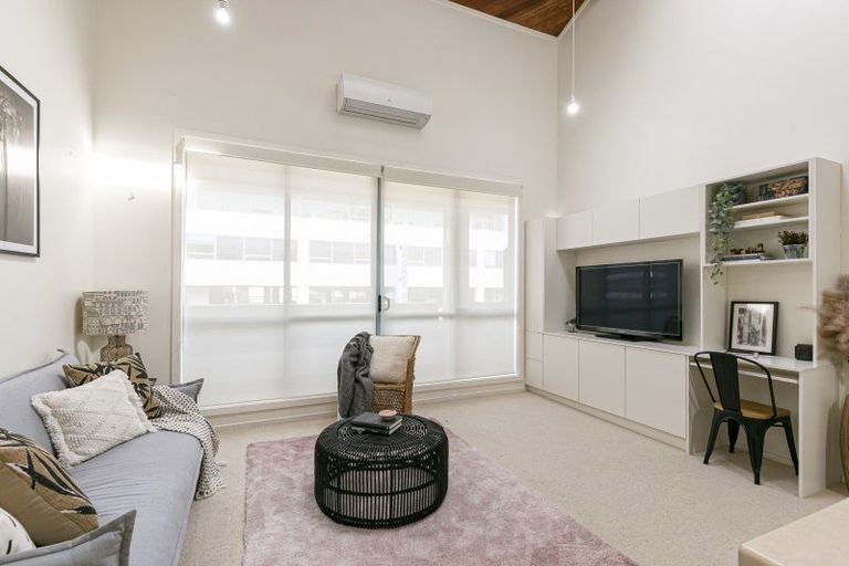 Photo of property in Metro Apartments, 4/220 Thorndon Quay, Pipitea, Wellington, 6011
