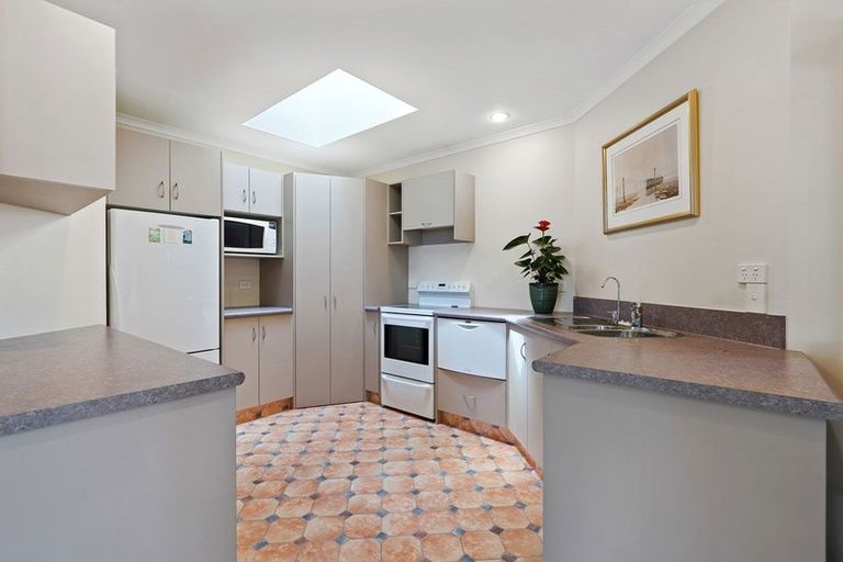 Photo of property in 230 Tukapa Street, Westown, New Plymouth, 4310