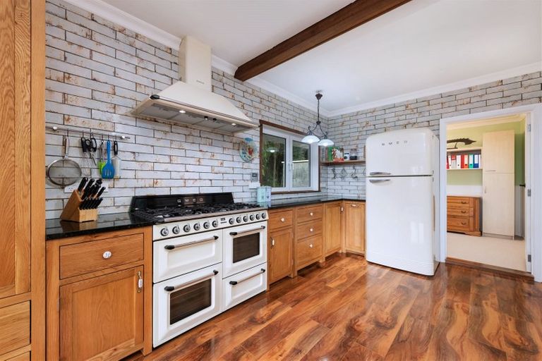 Photo of property in 408b Scenic Drive, Waiatarua, Auckland, 0612