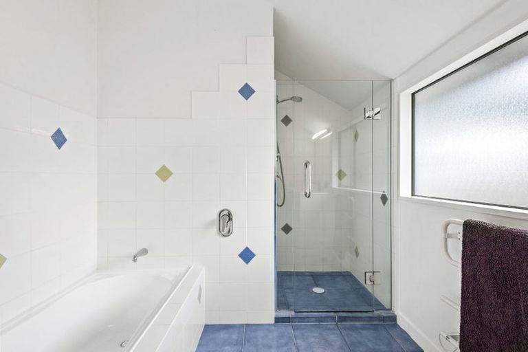 Photo of property in 18 Beulah Avenue, Rothesay Bay, Auckland, 0630