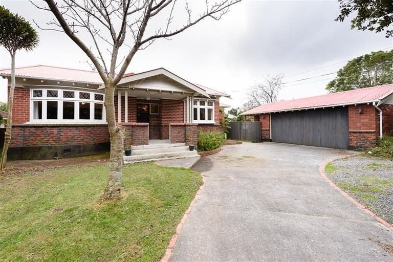 Photo of property in 95 Pohutukawa Street, Woburn, Lower Hutt, 5011