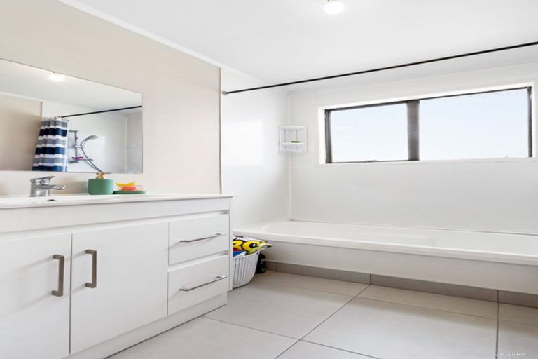 Photo of property in 13 Poutini Place, Manurewa, Auckland, 2102