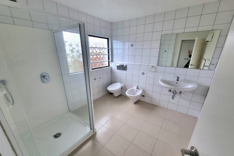 Photo of property in 1/177 Forrest Hill Road, Forrest Hill, Auckland, 0620